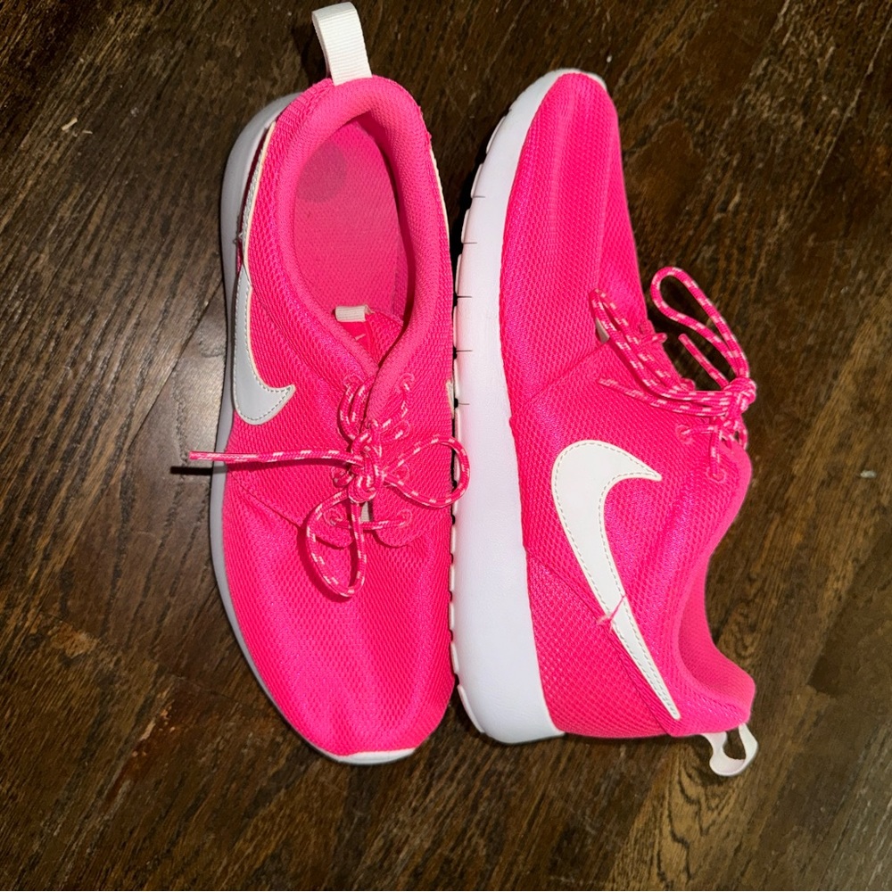 Pink Nike Roshe